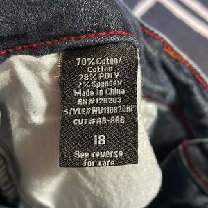 Dark blue jeans, cello jeans , size 8, straight cut, curvy